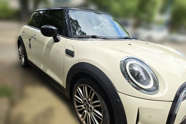 Used MINI 2022 1.5T COOPER Classic Edition Front Right 45 Deg