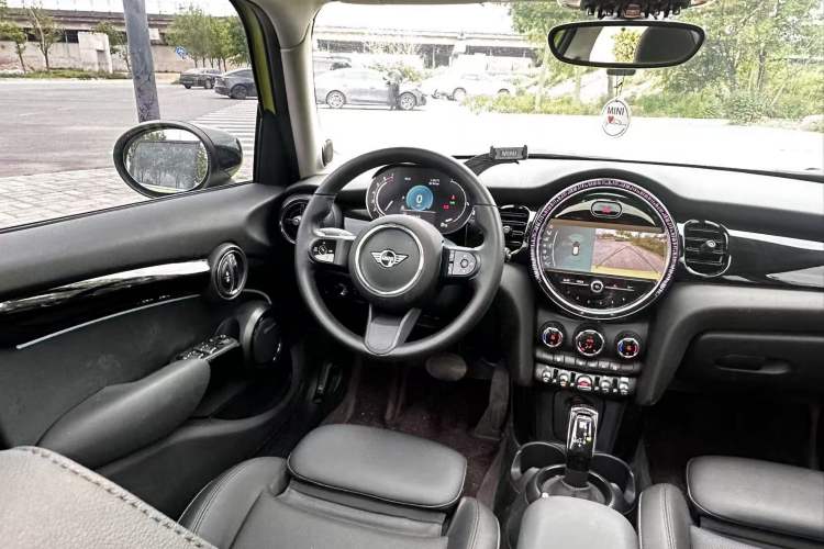 Used MINI 2022 Updated 1.5T COOPER Classic Edition Five-Door Version Interior 2