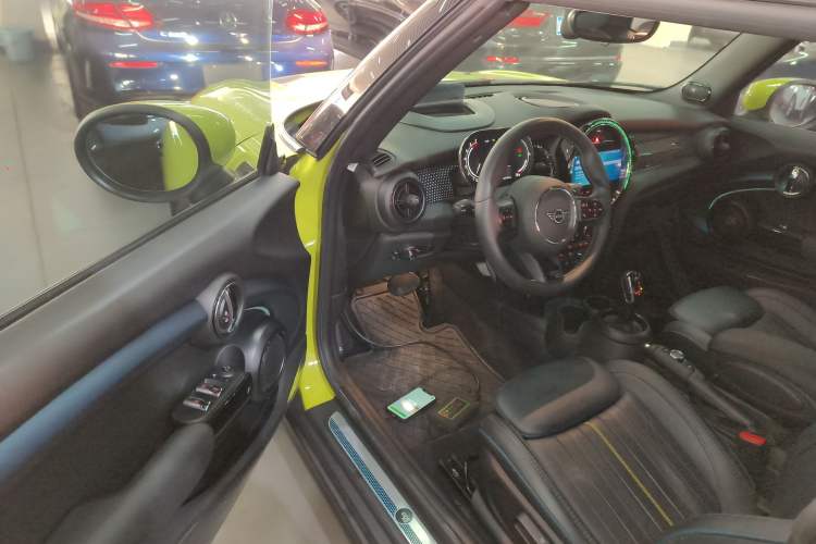 Used MINI 2022 2.0T COOPER S CABRIO Sidewalk Interior 3