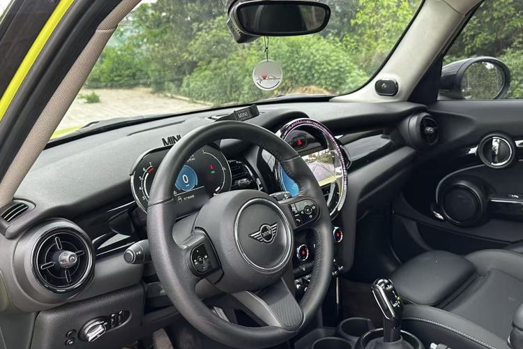 Used MINI 2022 Updated 1.5T COOPER Classic Edition Five-Door Version Interior 4