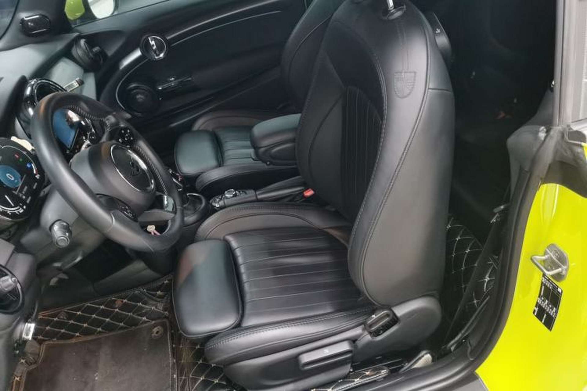 Used MINI 2022 2.0T COOPER S CABRIO Artist Left Front Seat