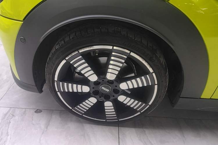 Used MINI 2022 Revised 2.0T COOPER S CABRIO Artist Left Front Wheel Hub