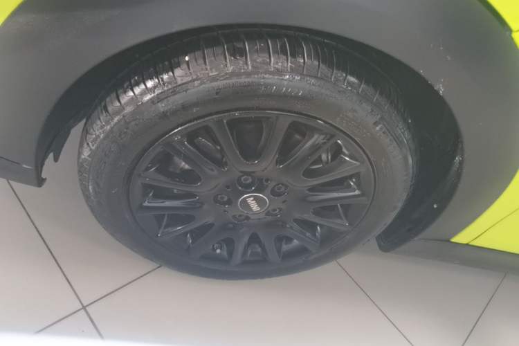 Used MINI 2022 1.5T ONE Five-Door PLUS Left Front Wheel Hub