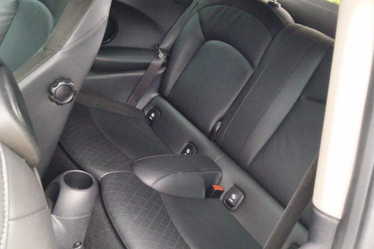 Used MINI 2022 2.0T COOPER S Artist Left Rear Seat