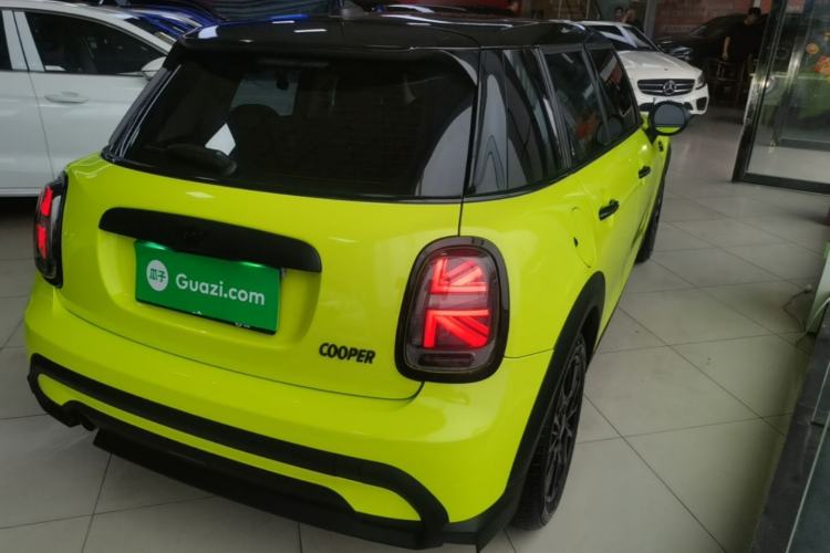Used MINI 2022 1.5T ONE Five-Door PLUS Rear Right 45 Deg