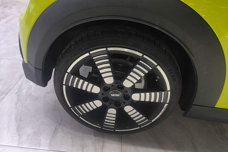 Used MINI 2022 Revised 2.0T COOPER S CABRIO Artist Right Rear Wheel Hub