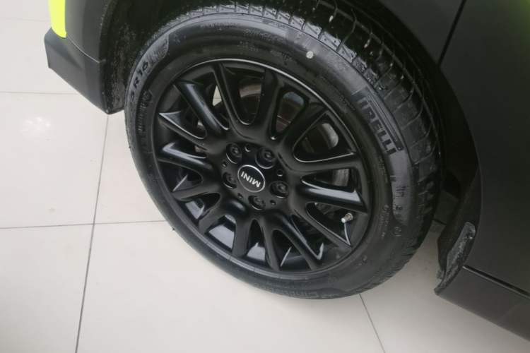 Used MINI 2022 1.5T ONE Five-Door PLUS Right Rear Wheel Hub