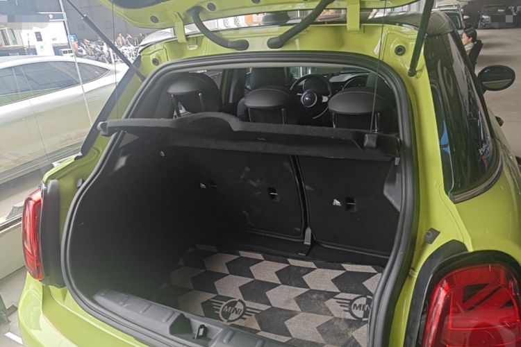 Used MINI 2022 Updated 1.5T COOPER Classic Edition Five-Door Version Trunk