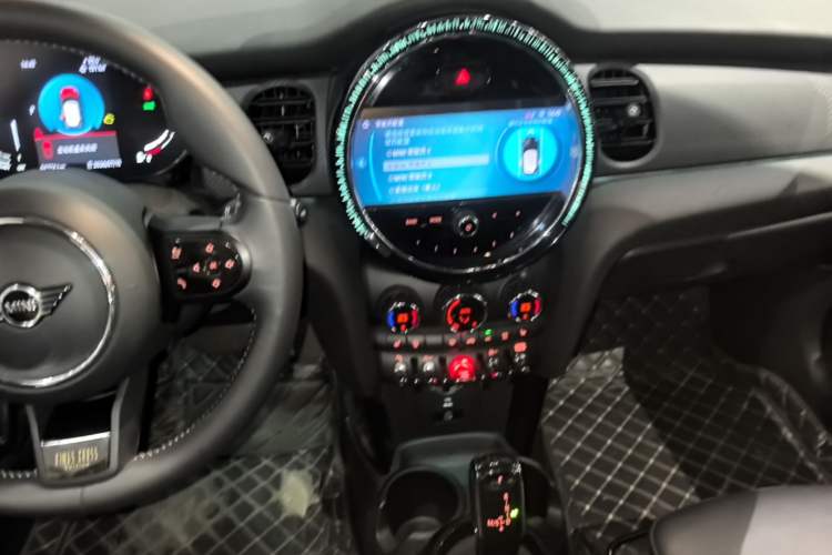 Used MINI 2023 1.5T COOPER King's Cross Special Edition Five-Door Version Audio And AC Panel