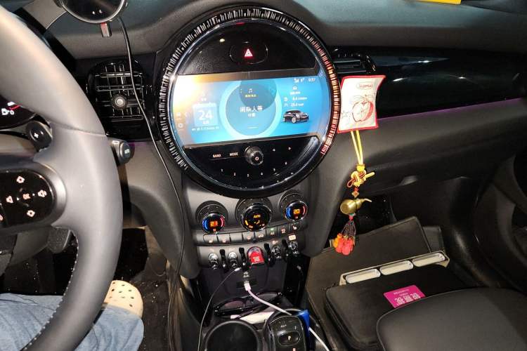 Used MINI 2023 2.0T COOPER S King's Cross Special Edition Five-Door Version Audio And AC Panel