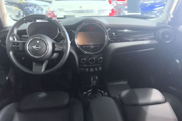 Used MINI 2023 1.5T COOPER Artist Five-Door Edition Center Console