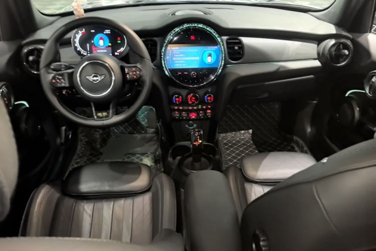 Used MINI 2023 1.5T COOPER King's Cross Special Edition Five-Door Version Center Console
