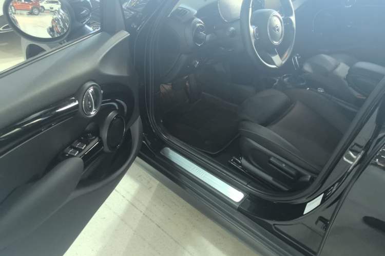 Used MINI 2023 1.5T COOPER Artist Five-Door Edition Driver Seat