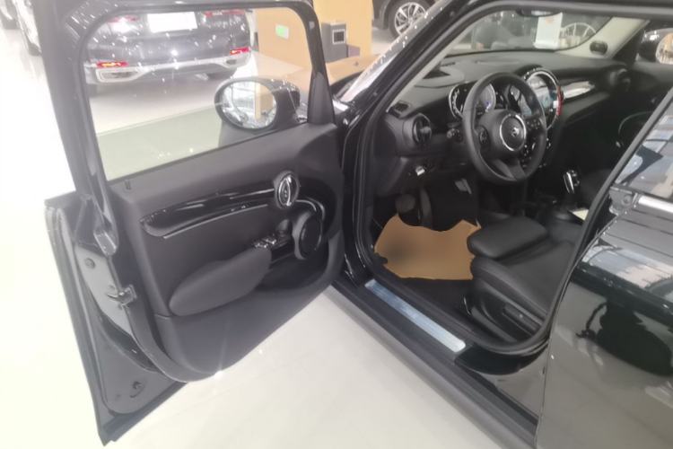 Used MINI 2023 1.5T COOPER Artist Five-Door Edition Driver Seat