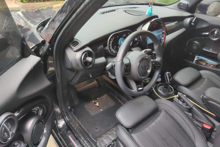 Used MINI 2023 Revised 2.0T COOPER S CABRIO Artist Driver Seat