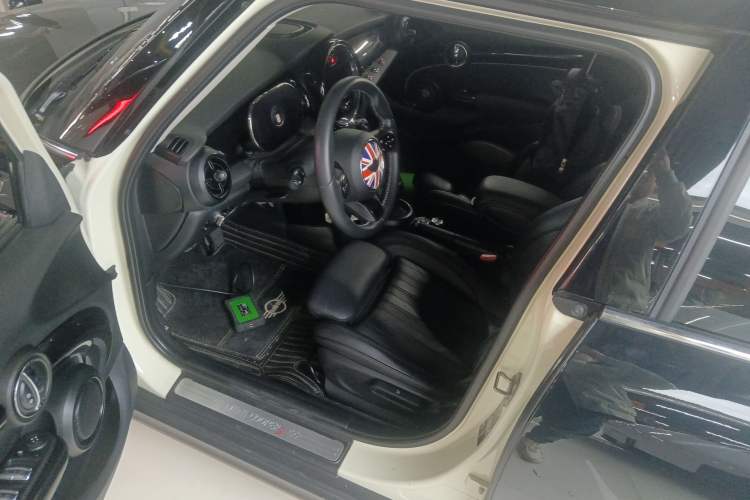 Used MINI 2023 2.0T COOPER S Artist Five-Door Edition Driver Seat