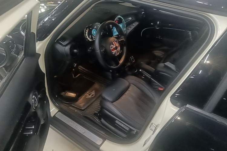 Used MINI 2023 2.0T COOPER S Artist Five-Door Edition Driver Seat