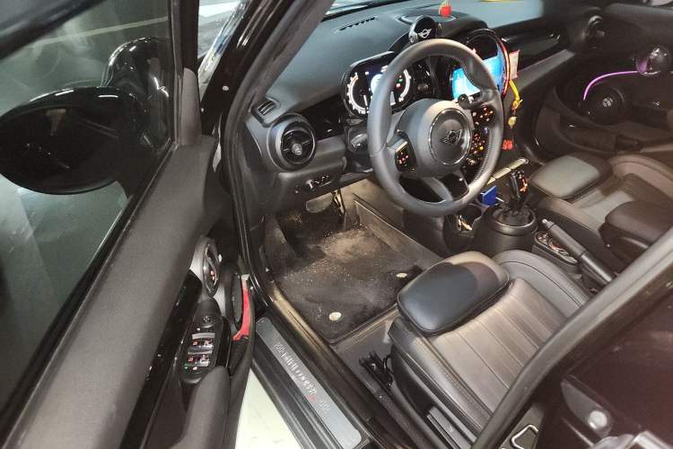 Used MINI 2023 2.0T COOPER S King's Cross Special Edition Five-Door Version Driver Seat