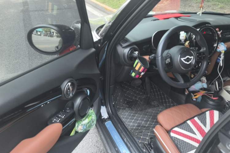 Used MINI 2023 Facelift 2.0T COOPER S Artist Five-Door Edition Driver Seat