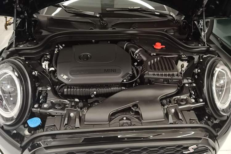 Used MINI 2023 Second Facelift 2.0T COOPER S CABRIO Artist Engine Bay