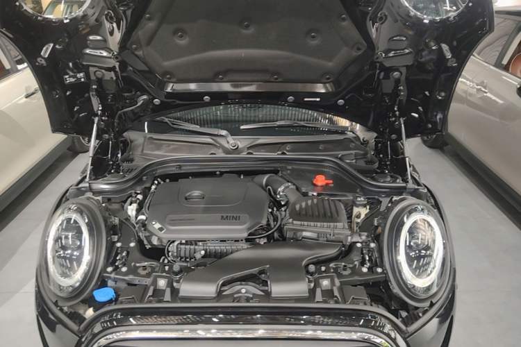 Used MINI 2023 Updated 1.5T COOPER Artist Engine Bay
