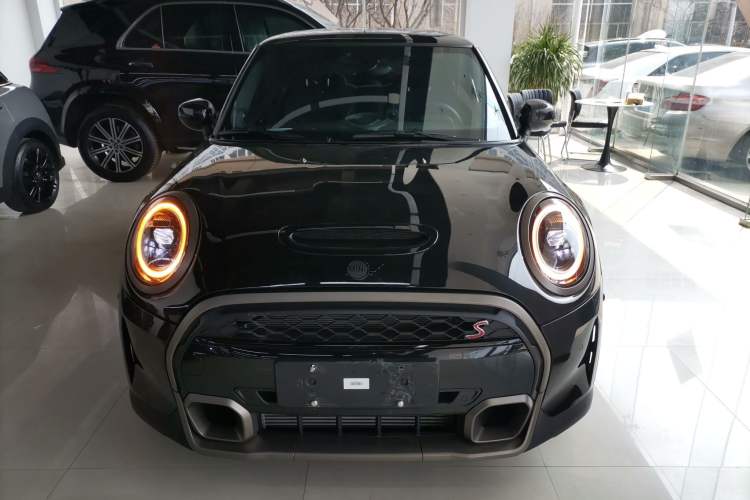 Used MINI 2023 Updated 2.0T COOPER S Artist Front