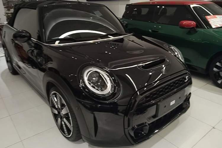 Used MINI 2023 Second Facelift 2.0T COOPER S CABRIO Artist Front Right 45 Deg