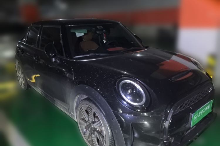 Used MINI 2023 Facelift 2.0T COOPER S Artist Five-Door Edition Front Right 45 Deg