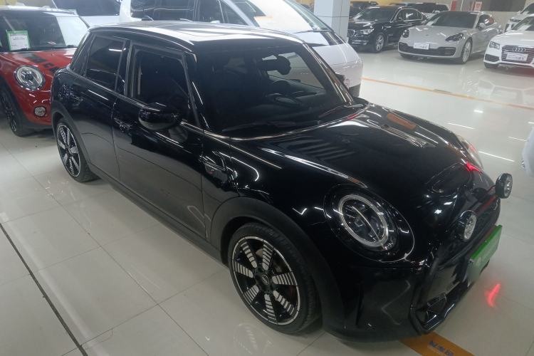 Used MINI 2023 2.0T COOPER S Artist Five-Door Edition Front Right 45 Deg