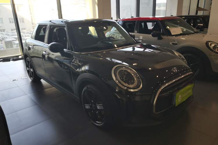 Used MINI 2023 Updated 1.5T COOPER Artist Five-Door Edition Front Right 45 Deg