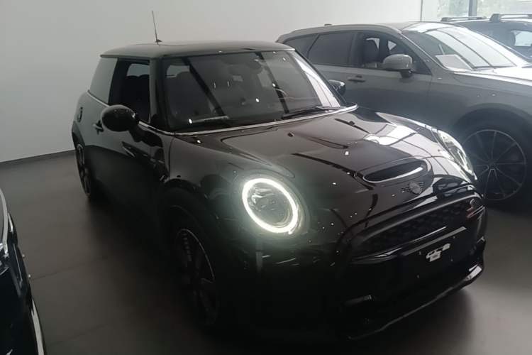 Used MINI 2023 Updated 2.0T COOPER S Artist Front Right 45 Deg