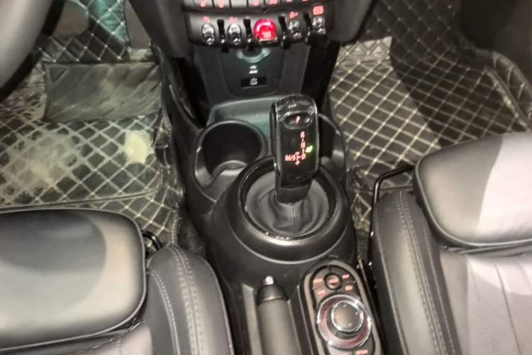 Used MINI 2023 1.5T COOPER King's Cross Special Edition Five-Door Version Gear Lever