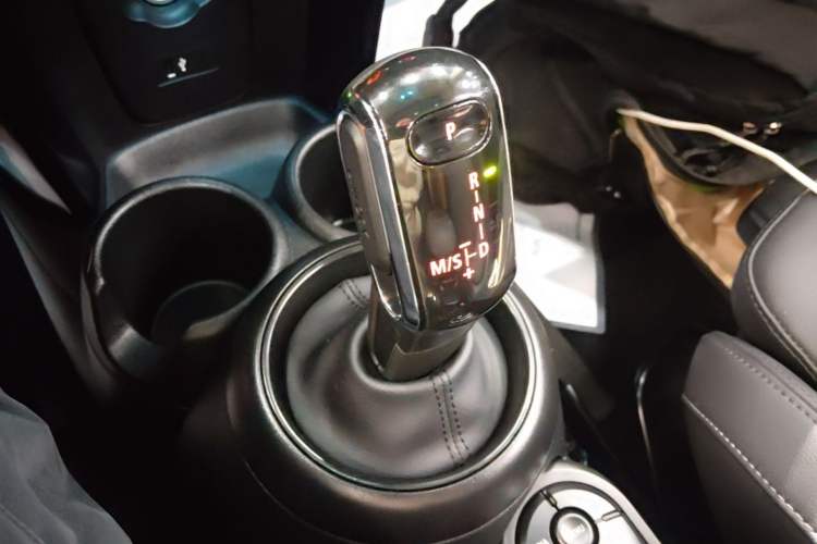 Used MINI 2023 Updated 1.5T COOPER Artist Gear Lever