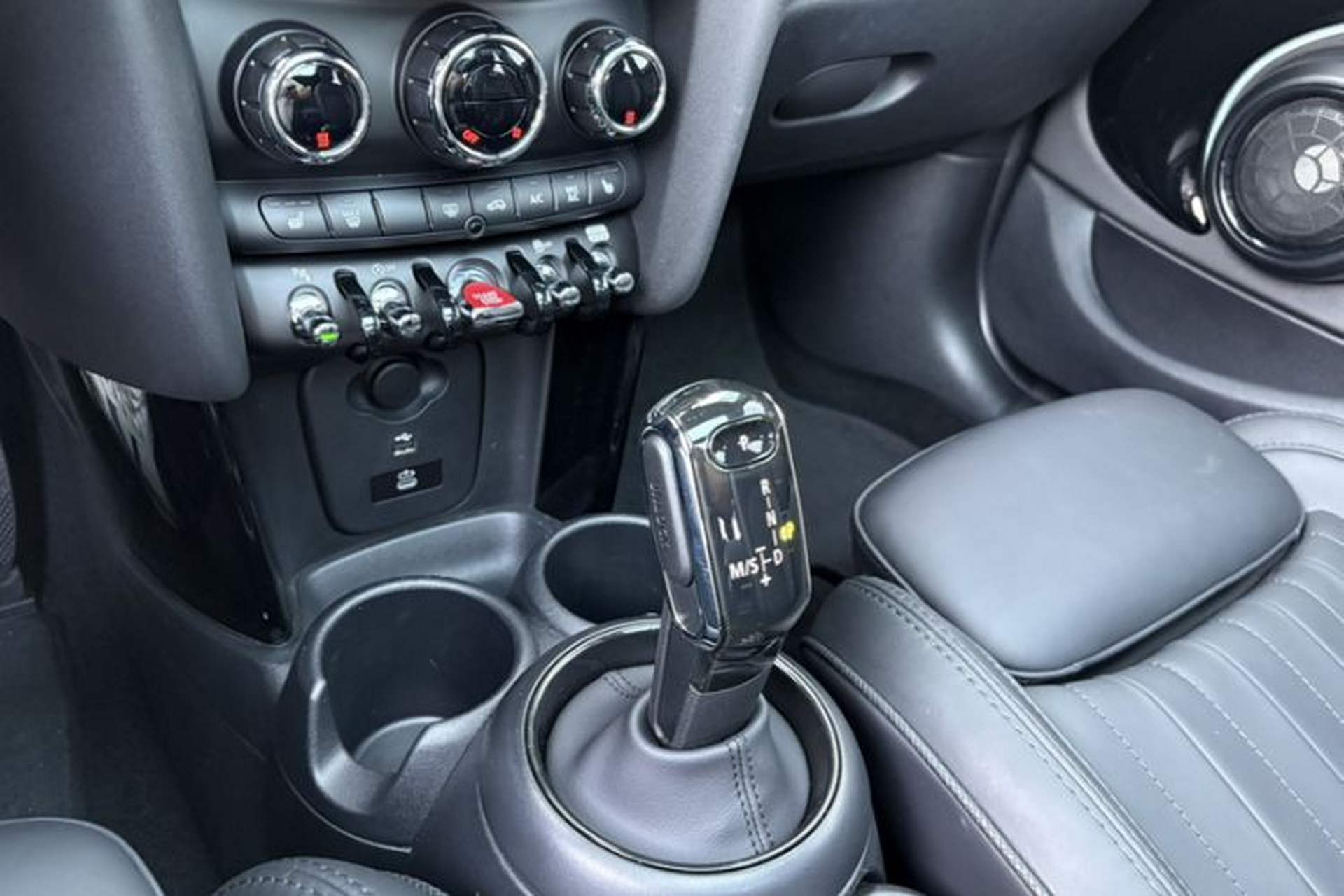 Used MINI 2023 Facelift 2.0T COOPER S Artist Five-Door Edition Gear Lever