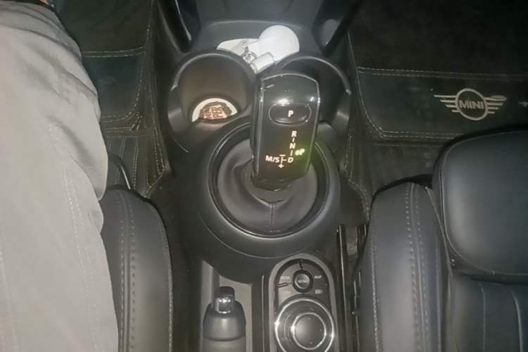 Used MINI 2023 2.0T COOPER S Artist Five-Door Edition Gear Lever