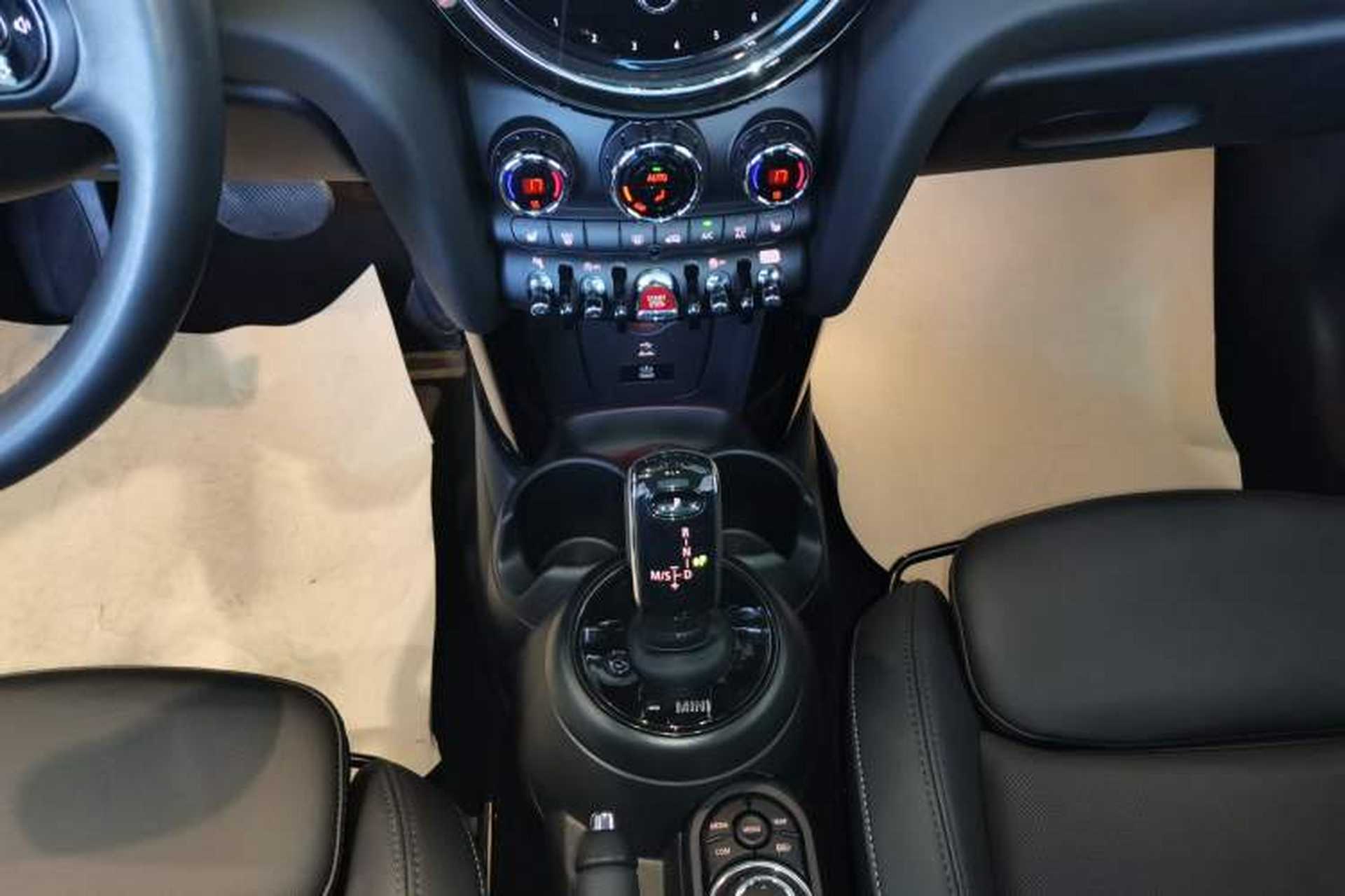 Used MINI 2023 Updated 1.5T COOPER Artist Five-Door Edition Gear Lever
