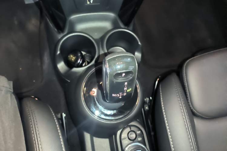 Used MINI 2023 Updated 1.5T COOPER Artist Gear Lever
