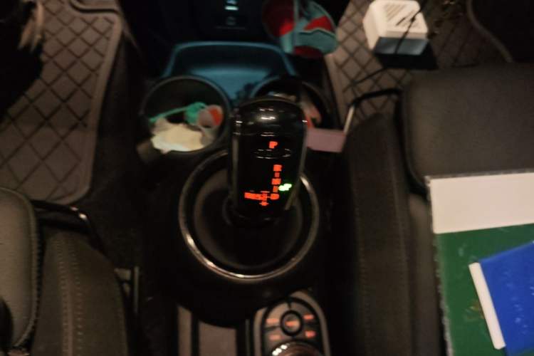 Used MINI 2023 2.0T COOPER S King's Cross Special Edition Five-Door Version Gear Lever