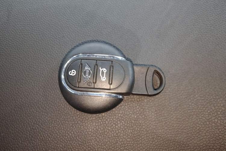 Used MINI 2023 Second Facelift 2.0T COOPER S CABRIO Artist Interior 1