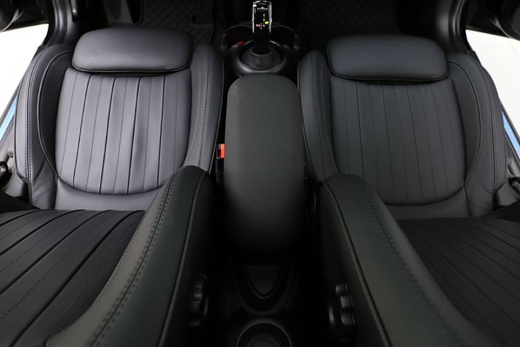 Used MINI 2023 Updated 2.0T COOPER S Artist Interior 1