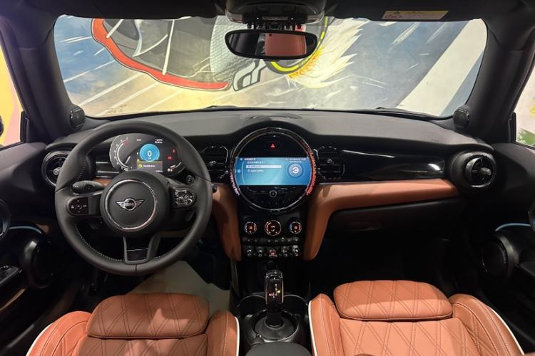 Used MINI 2023 Updated 2.0T COOPER S Artist Interior 1