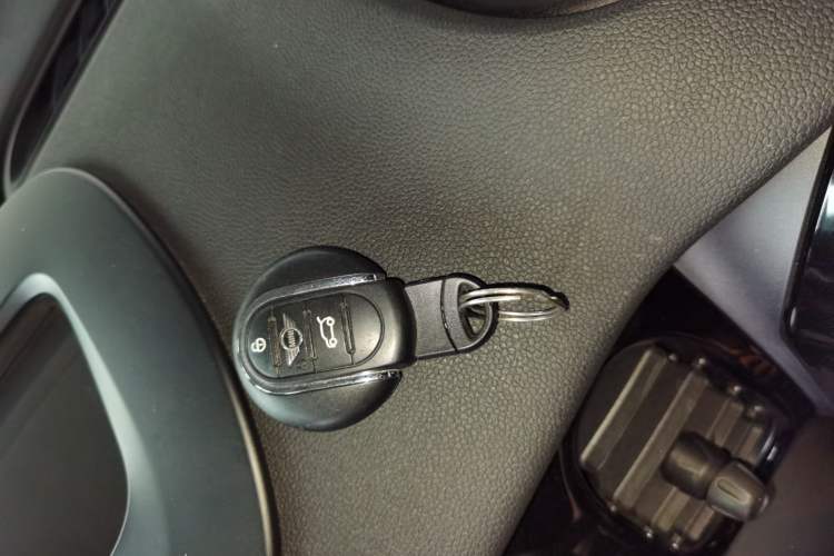 Used MINI 2023 Revised 1.5T COOPER CABRIO Artist Interior 1