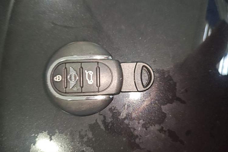 Used MINI 2023 Updated 1.5T COOPER Artist Interior 1