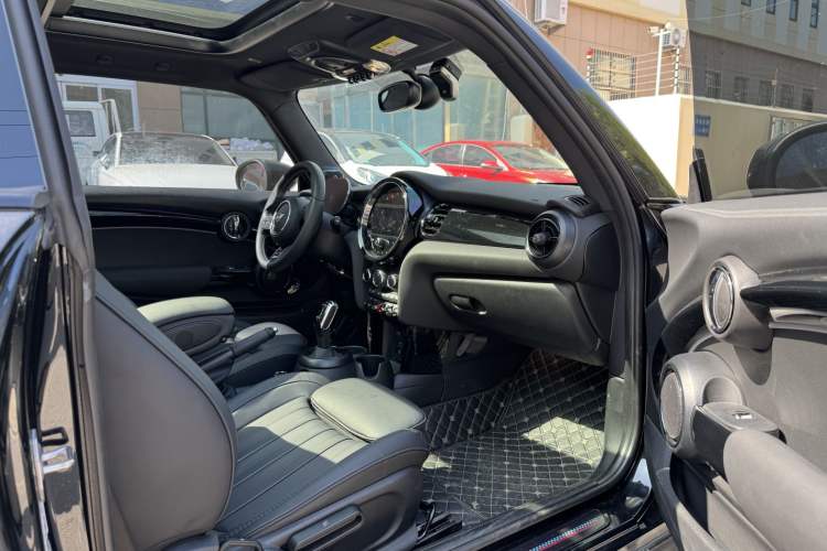 Used MINI 2023 Updated 2.0T COOPER S Racing Driver Interior 11
