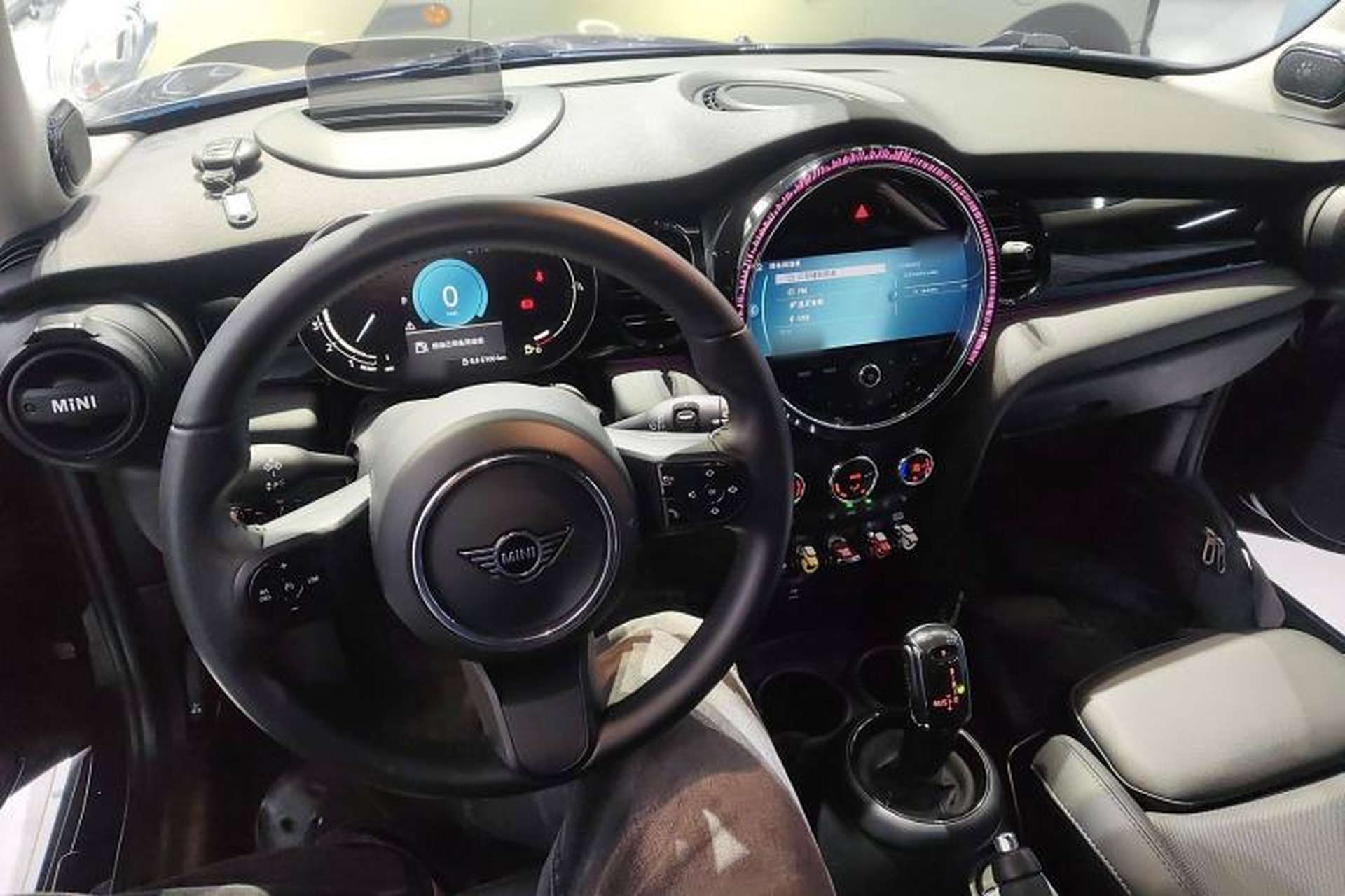 Used MINI 2023 1.5T COOPER Artist Interior 2