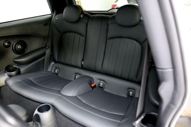 Used MINI 2023 Updated 2.0T COOPER S Artist Interior 3