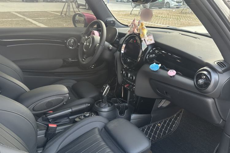 Used MINI 2023 Updated 2.0T COOPER S Racing Driver Interior 3