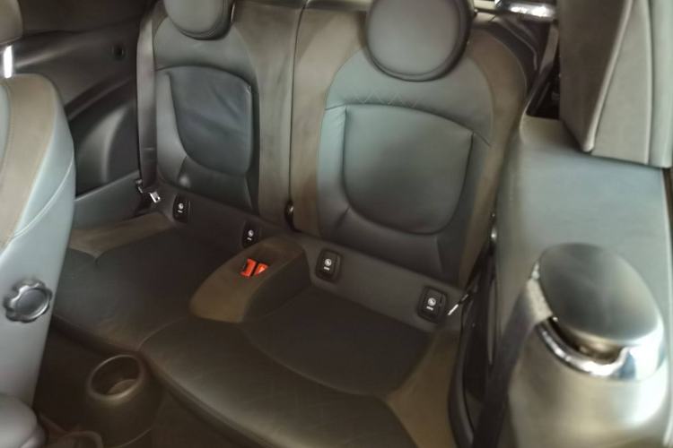 Used MINI 2023 Revised 1.5T COOPER CABRIO Artist Interior 4