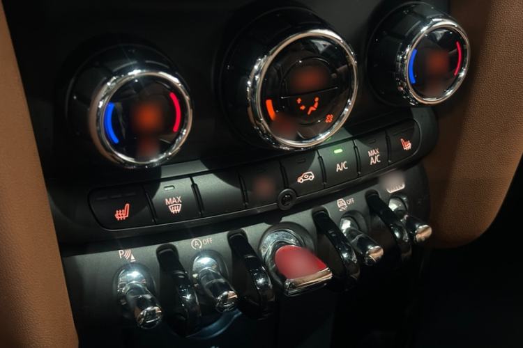 Used MINI 2023 Updated 2.0T COOPER S Artist Interior 5