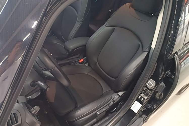 Used MINI 2023 Updated 1.5T COOPER Artist Five-Door Edition Left Front Seat